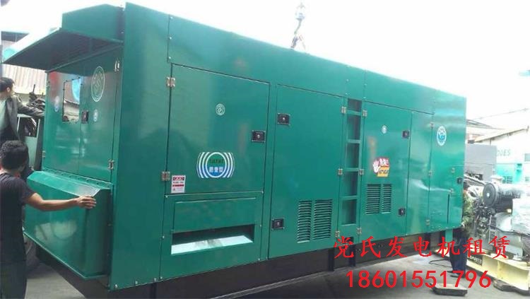 宣城郎溪發(fā)電機出租租賃工廠租用500kw靜音柴油發(fā)電機組準備出發(fā)