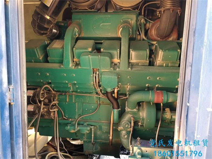 南京溧水發(fā)電機出租租賃工廠租用800KW康明斯發(fā)電機組發(fā)電進行生產(chǎn)