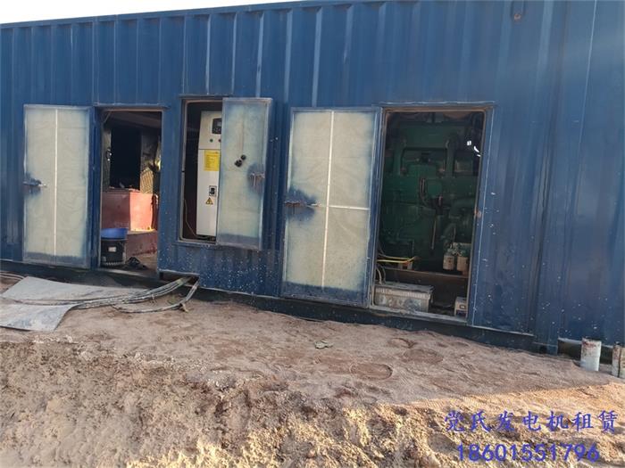 江蘇南京六合發(fā)電機出租租賃工廠租用800KW康明斯發(fā)電機組發(fā)電進行生產(chǎn)